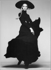Twiggy by Richard Avedon (1967)