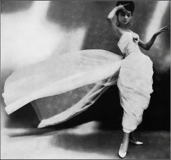 Hiroko Matsumoto by Richard Avedon (1960)