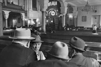 Leningrad. Saturday at the synagogue by Henri Cartier-Bresson (1972)