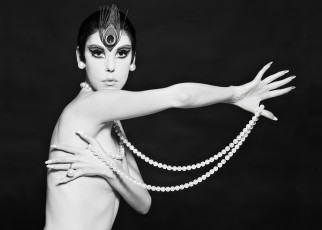 Peggy Moffit (during filming of BLOW-UP) by William Claxton (1966)