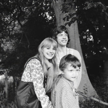 Marianne Faithfull, Mick Jagger, son Nicholas by Michael Cooper (1967)