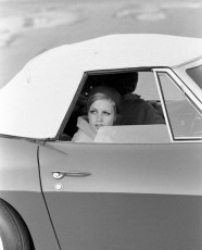 Twiggy (at Disneyland) by Ralph Crane (1967)
