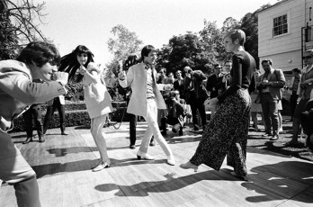 Twiggy dancing with Sonny and Cher (Beverly Hills) by Ralph Crane (1967)