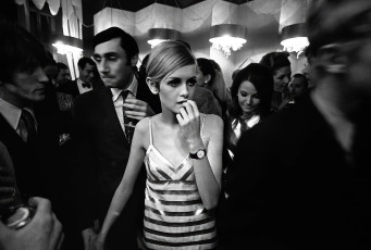 Twiggy, Justin de Villeneuve by Burt Glinn (1966)