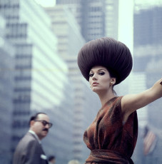 Simone d'Aillencourt by Horst P. Horst (1962)