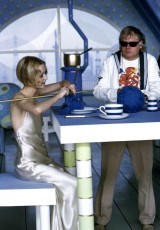 Twiggy, Ken Russell (director) in the film THE BOY FRIEND by David Hurn (1970)