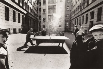 Moscow, Ping-Pong by William Klein (1960)