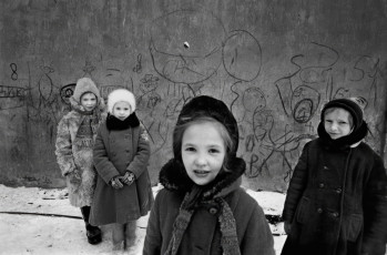 Moscow, Children and graffiti by William Klein (1961)