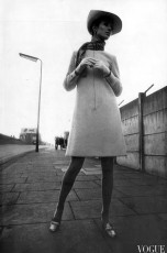 Moyra Swan by David Montgomery (1967)