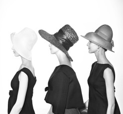 Wilhelmina Cooper (center) by Jack Robinson (1960)