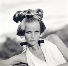 Veruschka by Franco Rubartelli / Hawaii (1966)