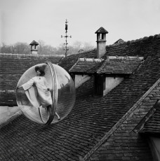 Simone d’Ailencourt (Bubble, Paris) by Melvin Sokolsky (1963)