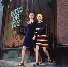 Sara Crichton-Stuart, Twiggy by Ronald Traeger (1966)