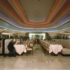 Twiggy in Biba's Kensington store by Justin de Villeneuve (1971)