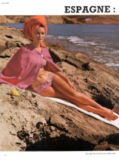 Tania Mallet by Henry Clarke / Vogue FRA (1962.05)