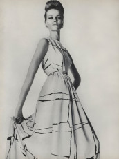 Veruschka by Irving Penn / Vogue USA (1963.04/2)