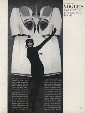 Wilhelmina Cooper by Gene Laurents / Vogue USA (1963.11)