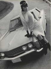 Wilhelmina Cooper by Gene Laurents / Vogue USA (1963.11)
