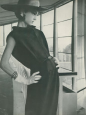 Benedetta Barzini by Henry Clarke (Vogue USA 1964.04)