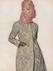 Mirella Petteni by Irving Penn (Vogue USA 1965.02/2)