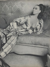 Wilhelmina Cooper by Horst P. Horst / Vogue USA (1965.11/2)