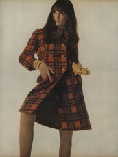 Mirella Petteni by Irving Penn / Vogue USA (1966.03)