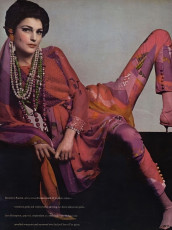 Benedetta Barzini by Richard Avedon (Vogue USA 1966.11)