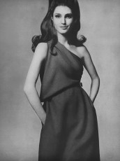 Benedetta Barzini by Gianni Penati (Vogue USA 1967.04)