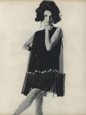 Benedetta Barzini by Irving Penn (Vogue USA 1967.06)