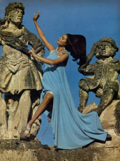 Benedetta Barzini by Henry Clarke (Vogue USA 1967.12)