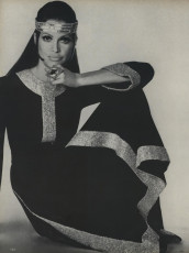 Editha Dussler by Irving Penn (Vogue USA 1968.09)