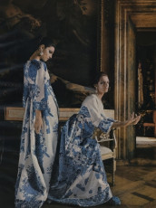 Benedetta Barzini, Mirella Petteni by Henry Clarke (Vogue USA 1968.09/2)