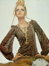 Twiggy by Justin de Villeneuve / Vogue ITA (1969.07-08)
