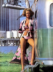 Lisa Taylor by Helmut Newton / Vogue USA (1975.01)