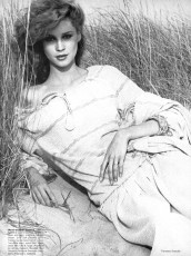 Rosie Vela by Francesco Scavullo / Vogue USA (1977.11)
