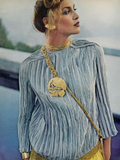 Jerry Hall by Stan Malinowski / Vogue USA (1978.02)