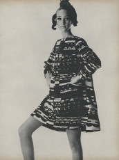 Marisa Berenson by Irving Penn (Vogue USA 1967.03)