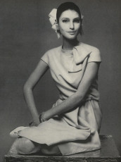 Benedetta Barzini by Gianni Penati (Vogue USA 1967.04/2)