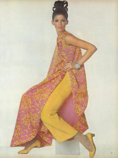 Ann Turkel by Irving Penn (Vogue USA 1967.11/2)