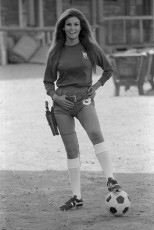 Raquel Welch on the set of the film HANNIE CAULDER by Terry O'Neill (1971)