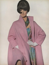 Mirella Petteni by Irving Penn (Vogue USA 1965.02/2)
