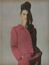 Benedetta Barzini by Irving Penn / Vogue USA 1965.03/2)