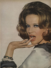 Veruschka by Bert Stern / Vogue USA 1965.03/2)