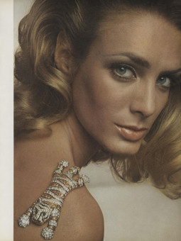 Deborah Dixon by Guy Bourdin / Vogue USA (1965.05
