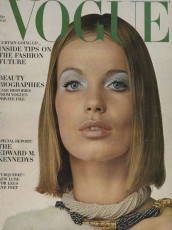 Veruschka by Irving Penn / Vogue USA (1965.07)