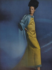 Wilhelmina Cooper by Bert Stern, Helmut Newton (Vogue USA 1965.09/2)