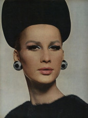 Brigitte Bauer by David Bailey (Vogue USA 1965.09/2)