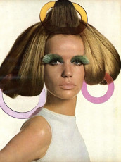 Veruschka by Irving Penn (Vogue USA 1966.06)