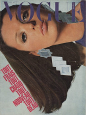 Dorothy McGowan by Peter Knapp (1966) / Vogue FRA (1966.07)