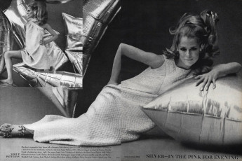 Lauren Hutton by Gianni Penati (Vogue USA 1966.07)